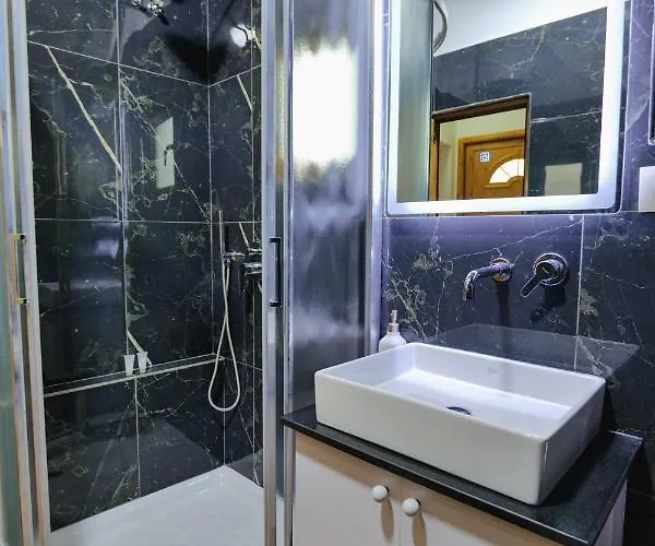 Abedini Boutique * Ksamil